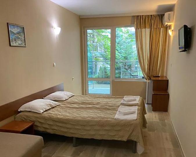 хотел на Южното Черноморие Каменец - настаняване в двойна стандартна стая